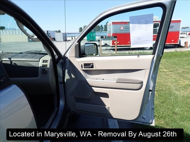 2010-ford-escape-image-24