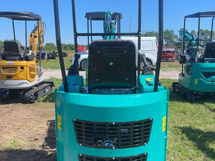 h16r-mini-excavator-image-9