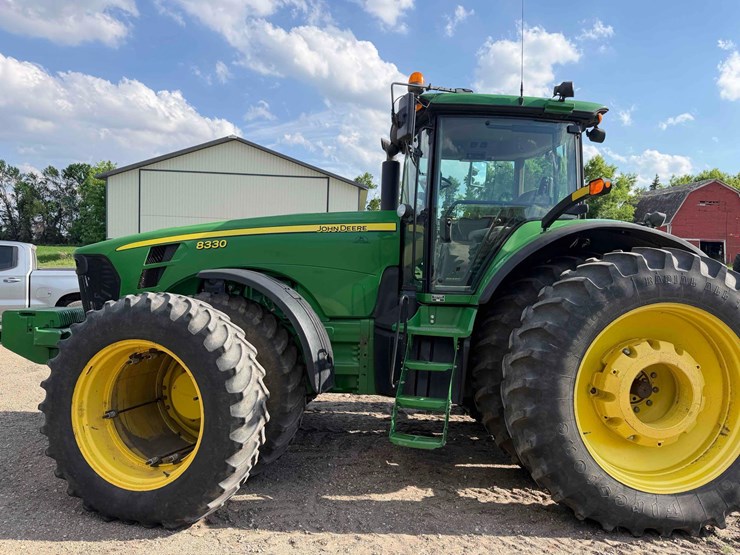john-deere-8330-image-2