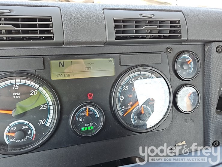 2017-freightliner-cascadia-113-image-40