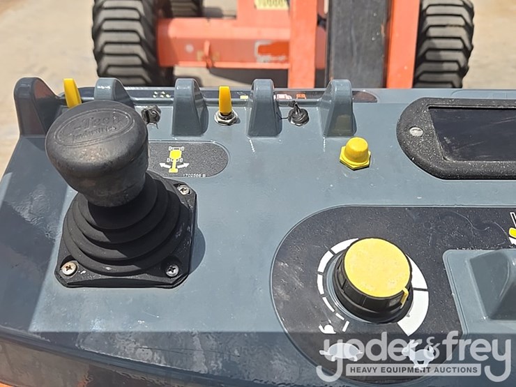 2017-jlg-450aj-image-17