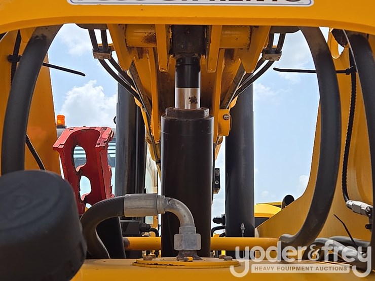 2017-jcb-510-56-image-44