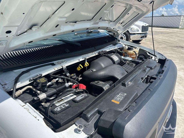 2017-ford-e350-image-8