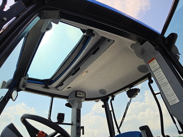 2013-new-holland-t5.105-image-16