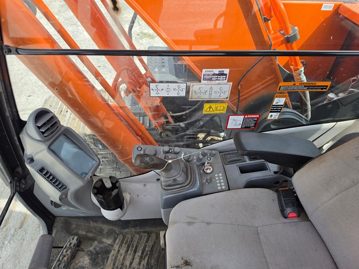 2021-hitachi-zx210-lc-6n-image-11