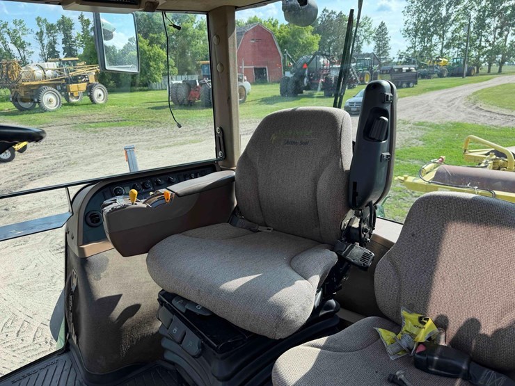 john-deere-8330-image-19