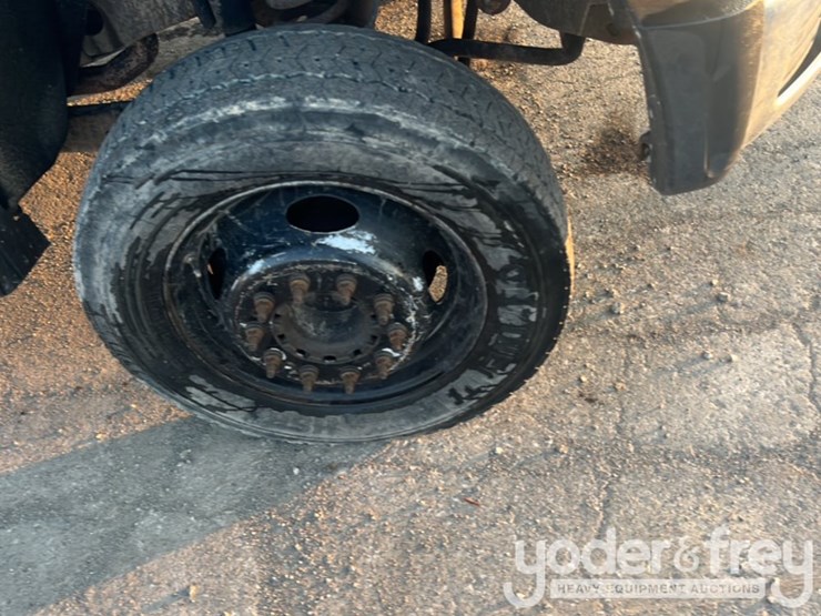 2011-ford-f550-image-13
