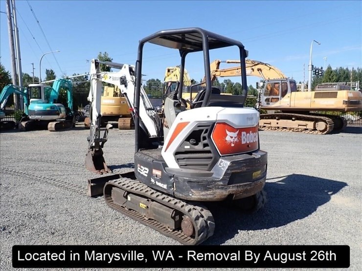 2020-kubota-d1703-image-12