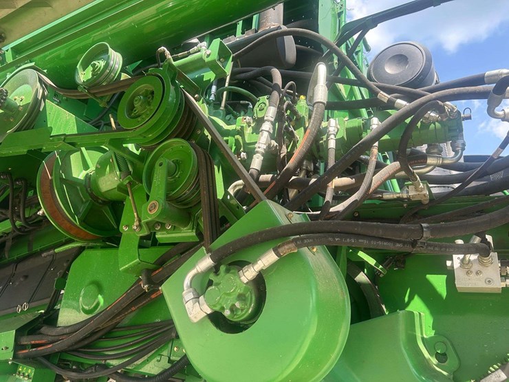 2011-john-deere-9770-sts-image-18