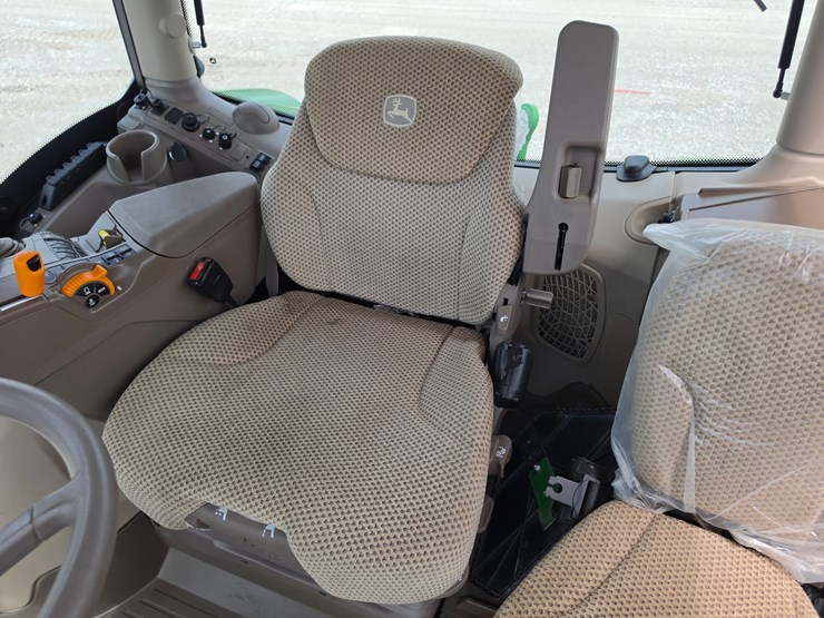 2024-john-deere-6r-155-image-7