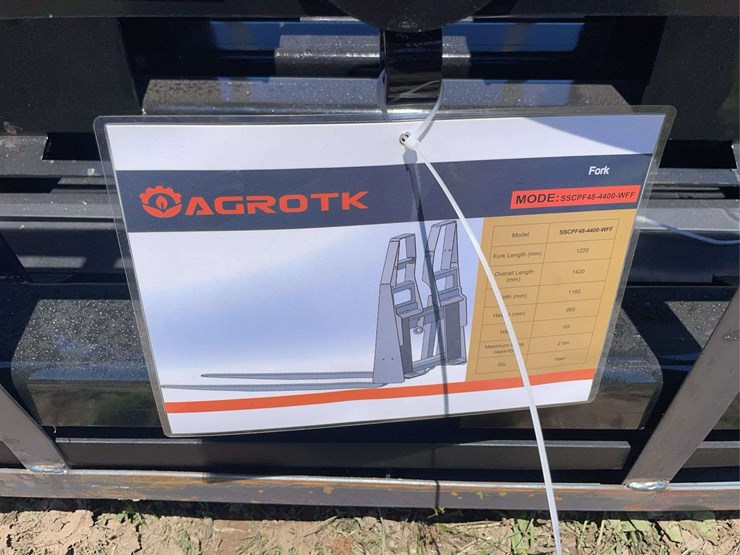 agrotk-skid-steer-pallet-forks.-image-3