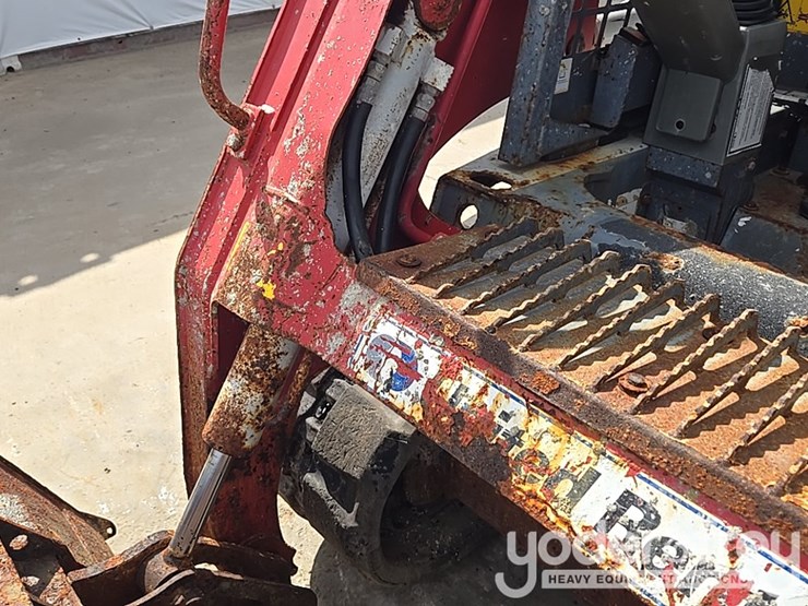 2019-takeuchi-tl8-image-26