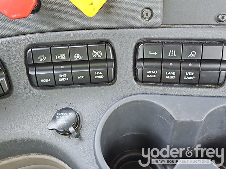 2019-freightliner-cascadia-125-image-35