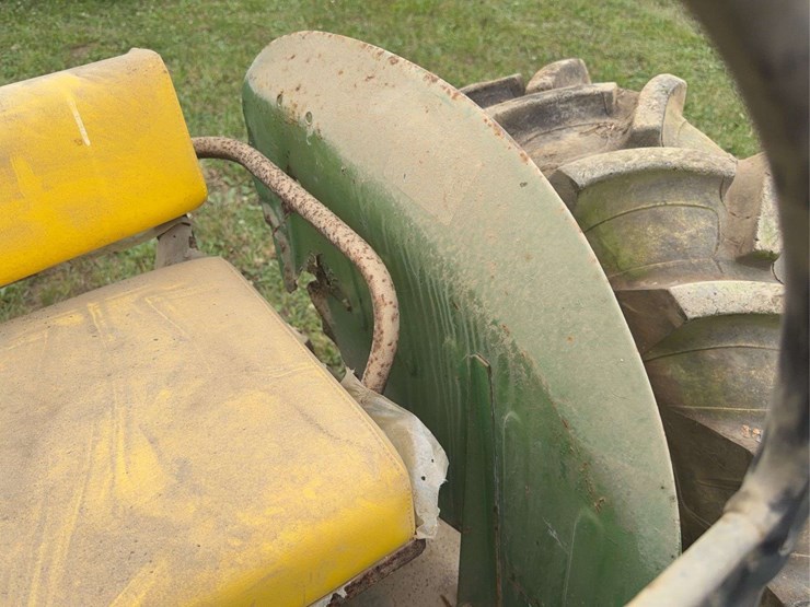 john-deere-320-image-33