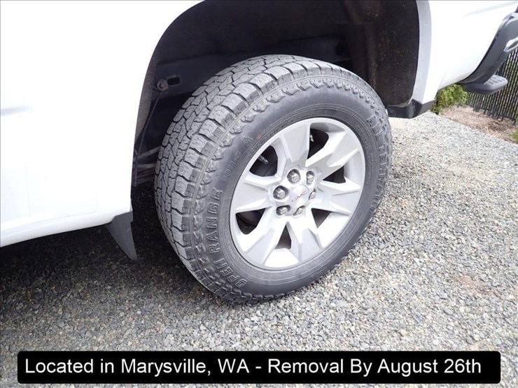 2016-gmc-canyon-image-16
