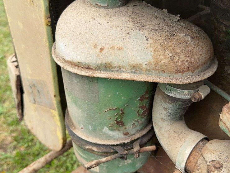 john-deere-320-image-41