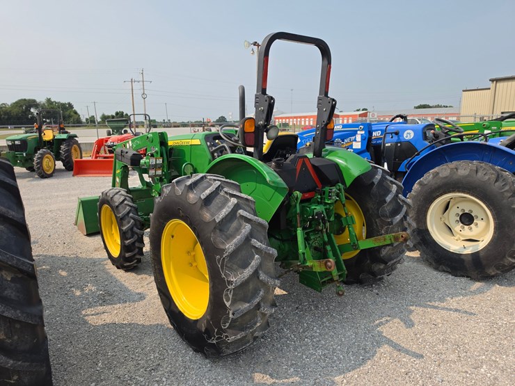 2016-john-deere-5075e-image-16