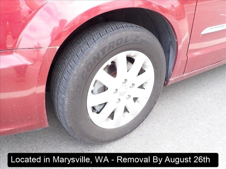 2014-chrysler-town-&-country-image-16