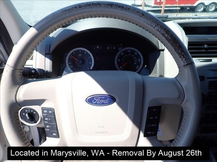 2010-ford-escape-image-7