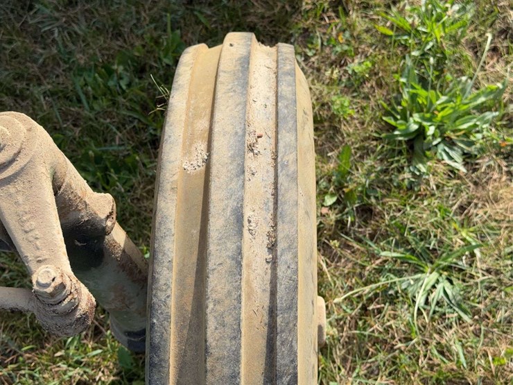 john-deere-330-image-14