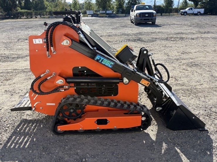 2026-future-ft36c-mini-compact-track-loader-image-3