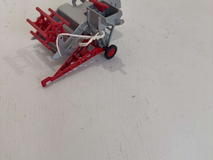 ertl-case-pull-type-combine,-1/64-scale-image-2