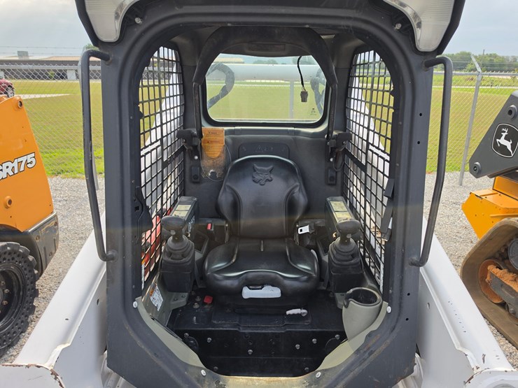 2021-bobcat-t740-image-7