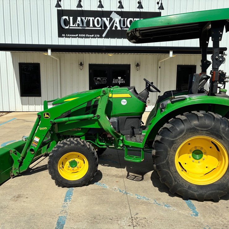 JOHN DEERE 4052M