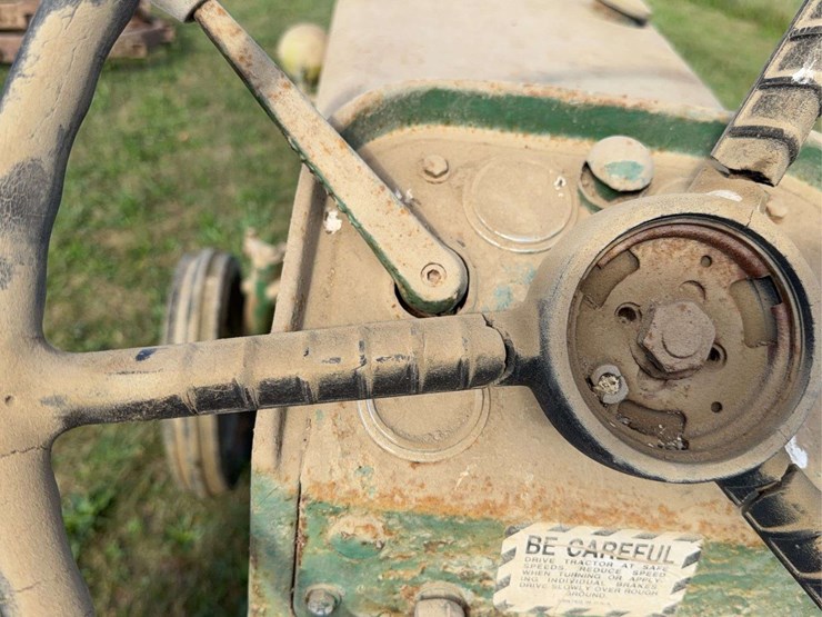 john-deere-330-image-32