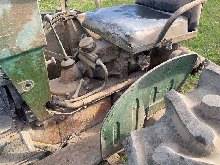john-deere-330-image-43