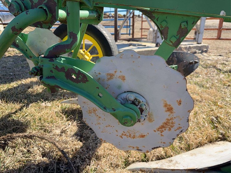 john-deere-pull-type-two-bottom-plow-image-24