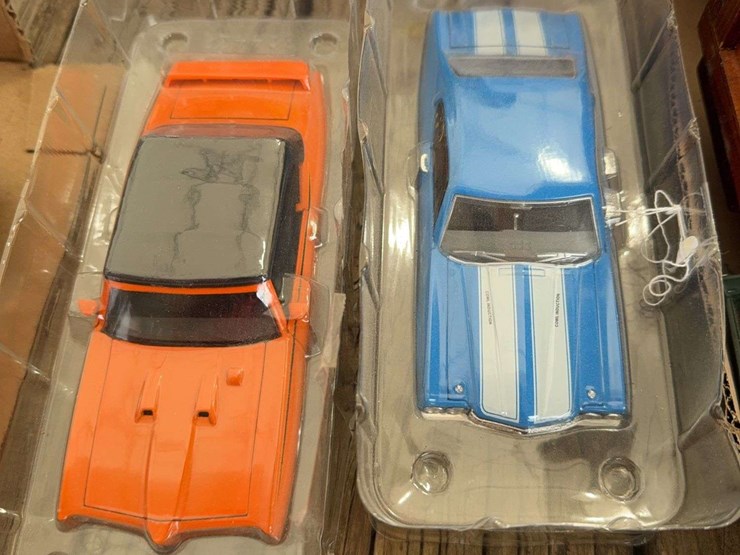 2-muscle-cars,-die-cast-metal-image-1