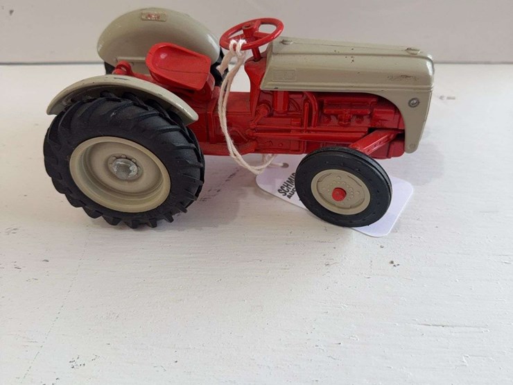 ertl-ford-toy-tractor,-die-cast-metal,-1/16-scale-image-1