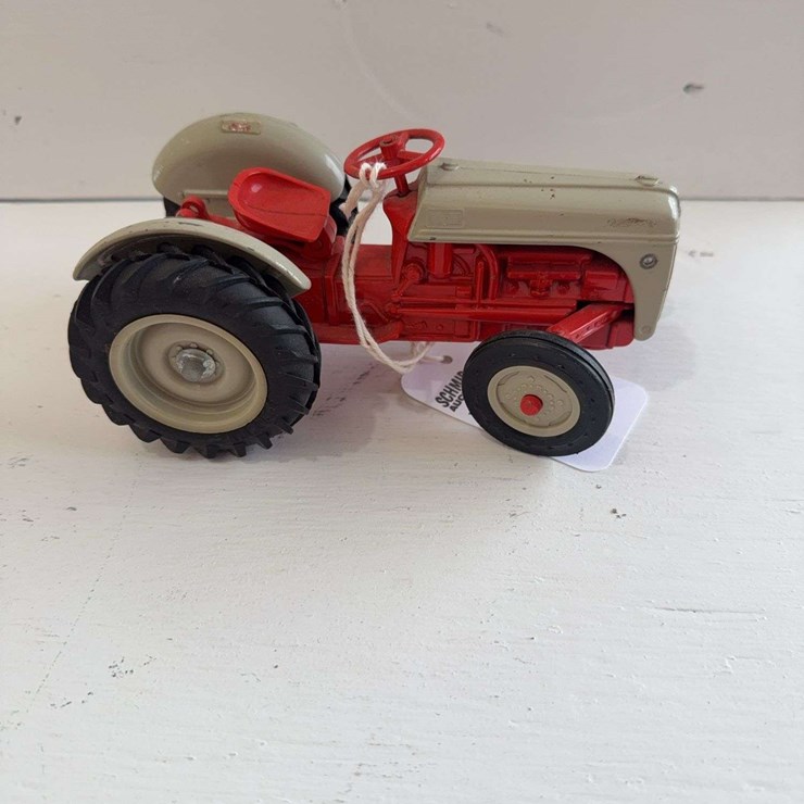Ertl Ford toy tractor, die-cast metal, 1/16 scale