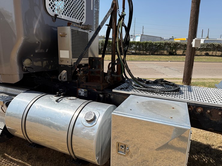 2013-kenworth-t800-image-9