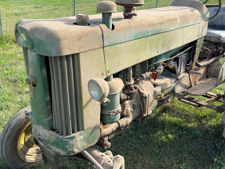 john-deere-330-image-11