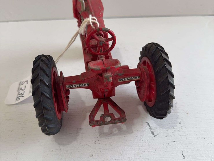 ertl-mccormick-deering-farmall-f-20,-die-cast-metal,-1/16-scale-image-3