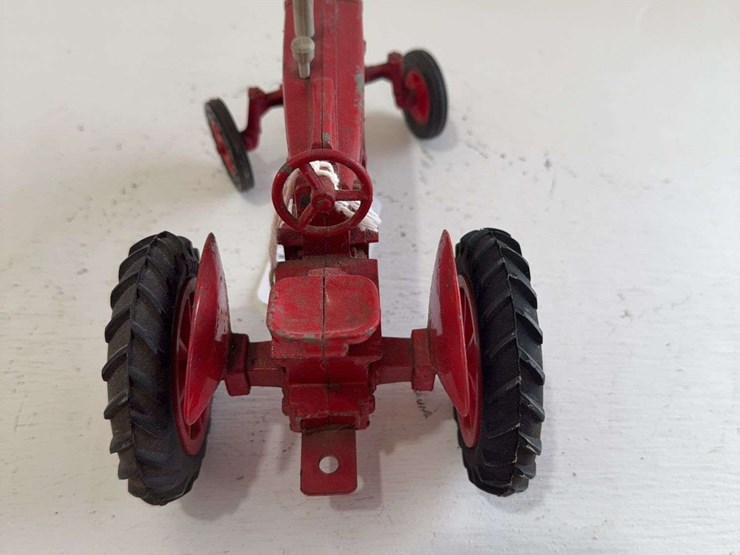 ertl-mccormick-farmall-350,-die-cast-metal,-1/16-scale-image-3