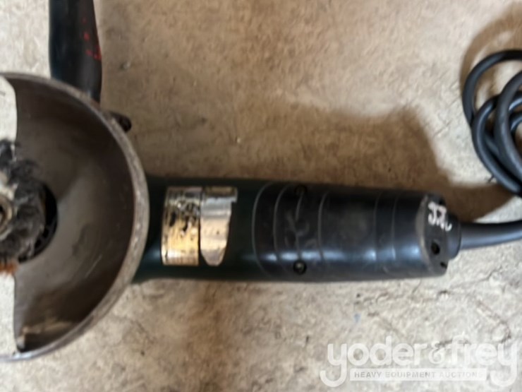 metabo-electric-angle-grinder-image-3