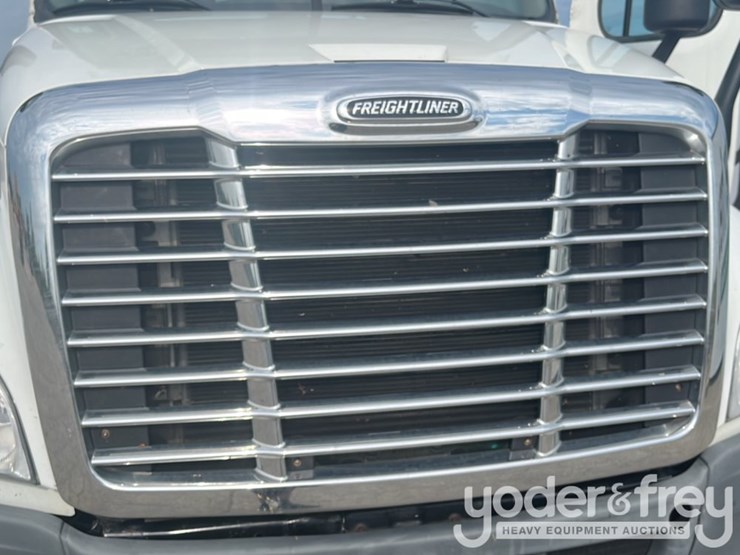 2017-freightliner-cascadia-113-image-45