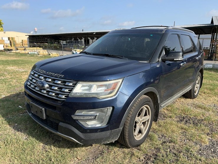 2016-ford-explorer-xlt-image-1