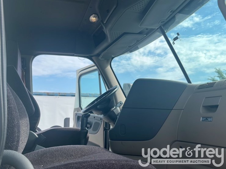 2017-freightliner-cascadia-113-image-41