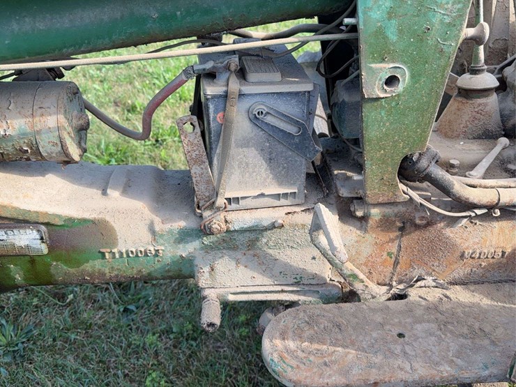 john-deere-330-image-44