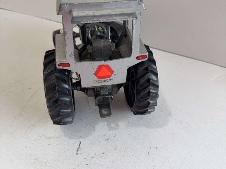 scale-models-white-160-toy-tractor,-die-cast-metal,-1/16-scale,-no-muffler-image-3