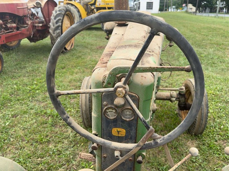 john-deere-320-image-36