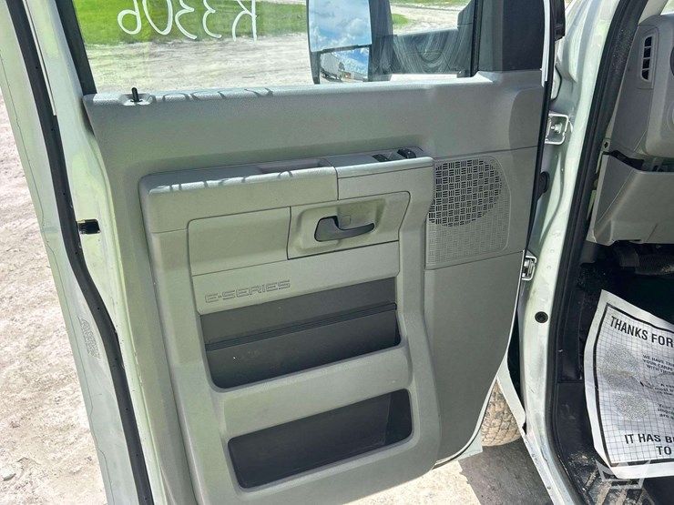 2017-ford-e350-image-13