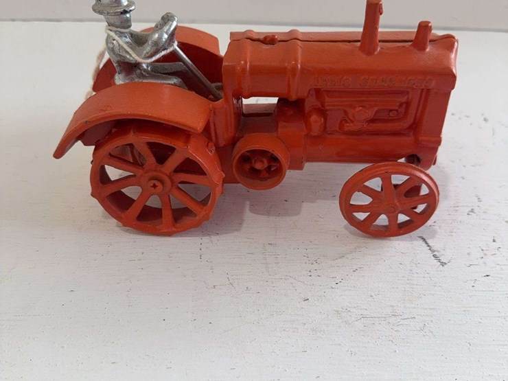 allis-chalmers-cast-iron-toy-tractor,-1/16-scale-image-1