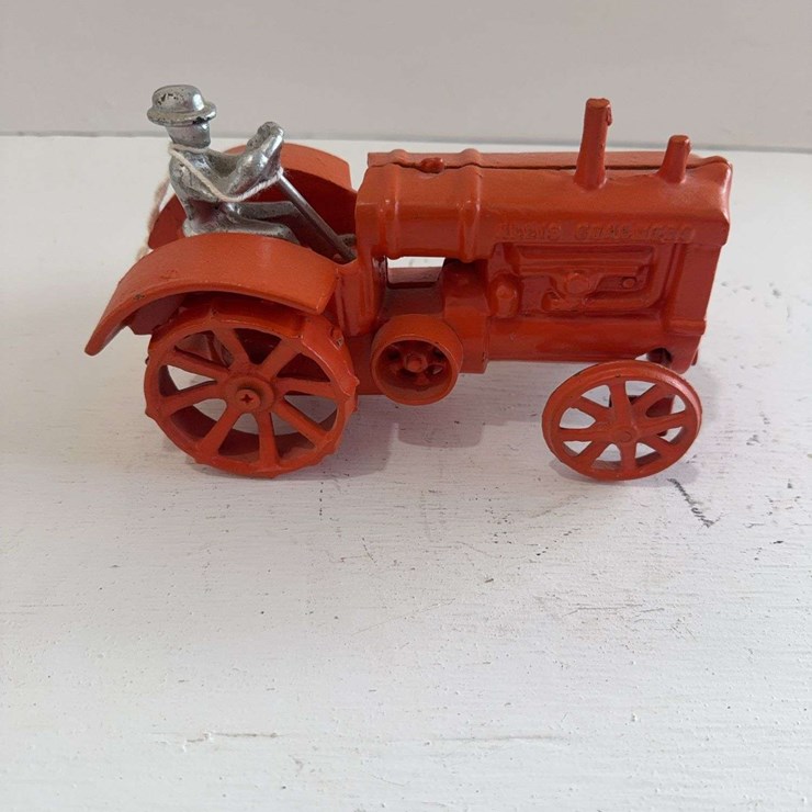 Allis-Chalmers cast iron toy tractor, 1/16 scale