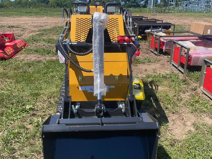 agt-mini-skid-steer-loader-image-2
