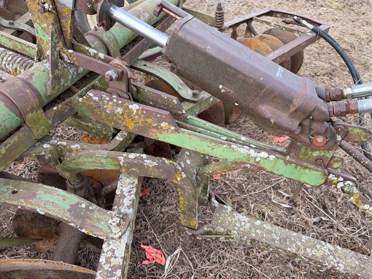 john-deere-11-image-30